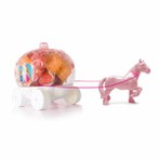 Belle tasse de gelée de pot de potiron d'entraîneur rose en voiture